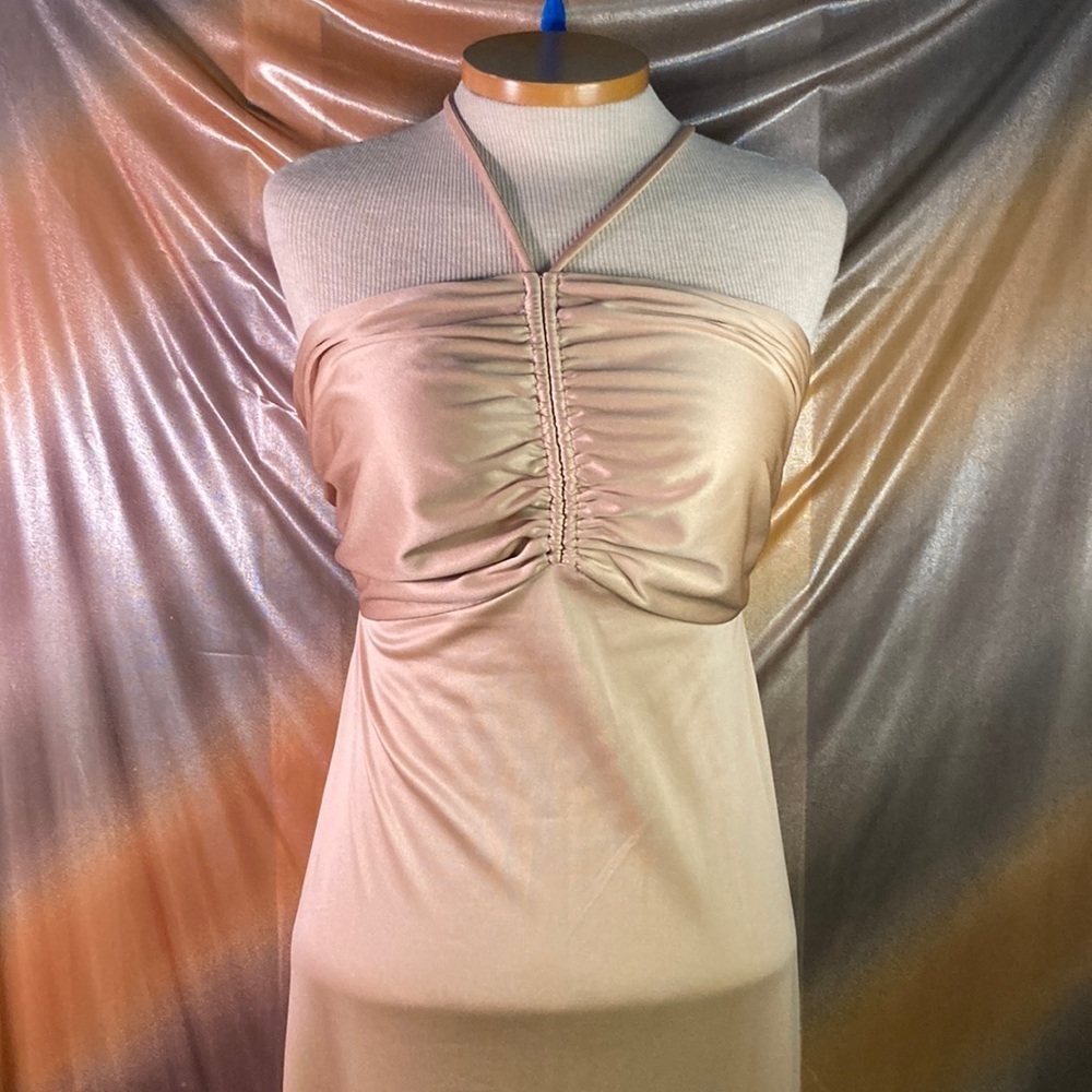 Vintage 1970’s slinky disco‎ dress in nude 32”chest 26” waist 202
